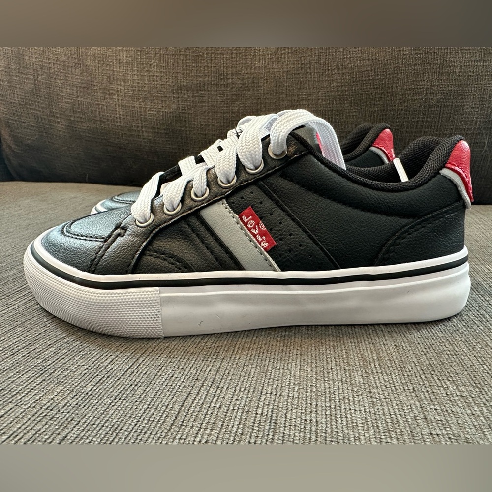 NWOT Levi's Kids Avery Black Grey and Red Sneakers sz 12